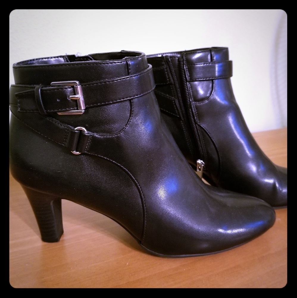 Ankle boots with 2 1/2" heel